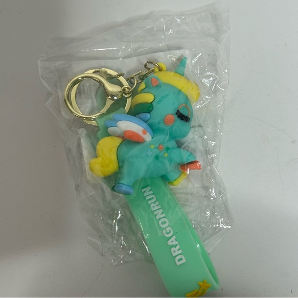 Dragon Run Unicorn 3D Silicone Keychain - Picture 8 of 8